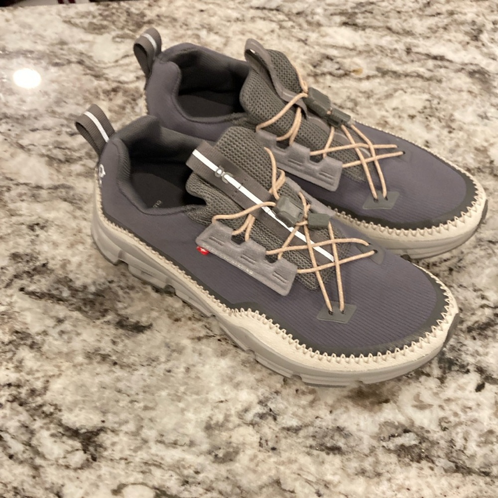 On Cloud Cloud Away Gray Casual Shoes size 8